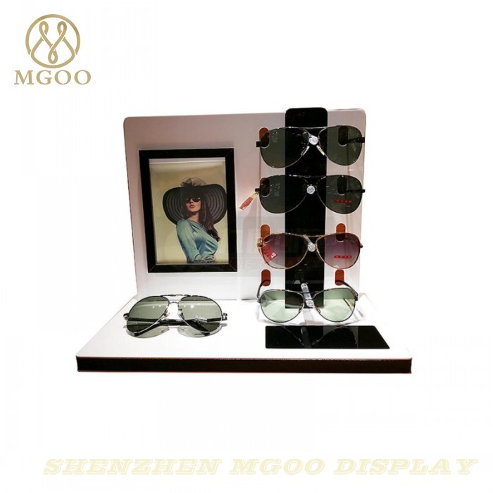 Bespoke-PMMA-Eyewear-Display-Stand-Sunglass-Holder