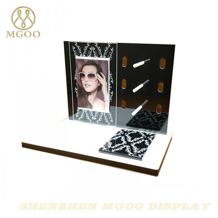 Countertop-Acrylic-Sunglass-Display-Stand